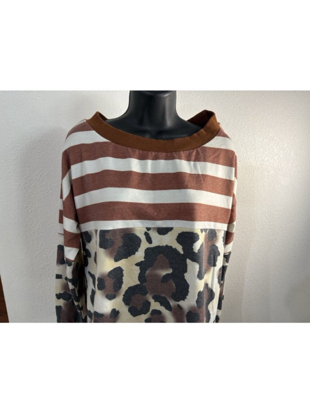 Womens Size M Top Long Sleeve Animal Print/ Striped Stretch - Picture 2 of 9